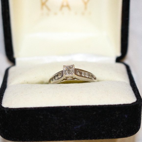 GORGEOUS .40 ctw Diamond Engagement Ring in 14K White Gold - Picture 5 of 7